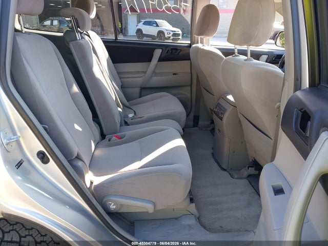 Toyota Highlander Base V6