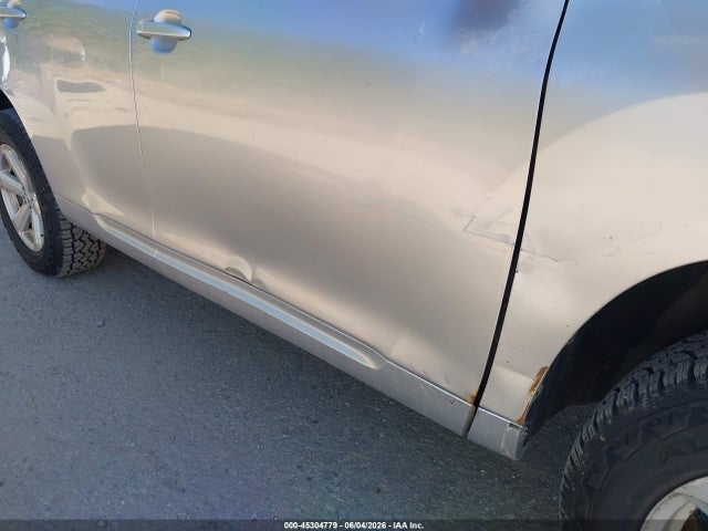 Toyota Highlander Base V6