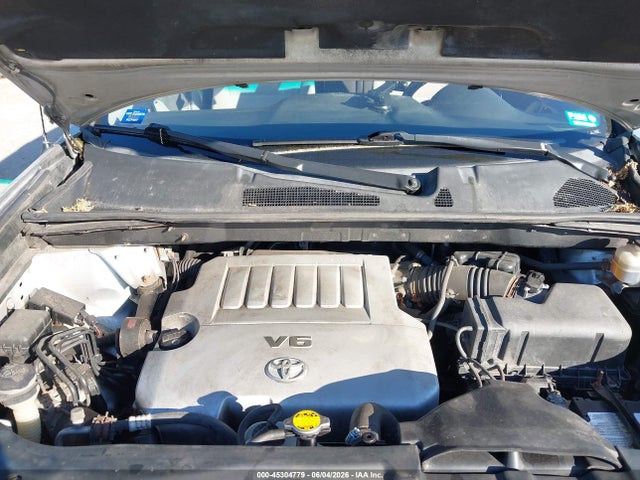 Toyota Highlander Base V6