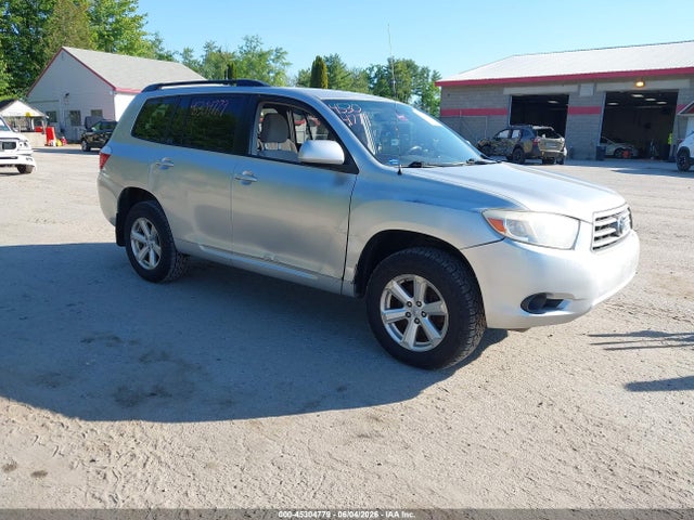 Salvage Toyota Highlander Image