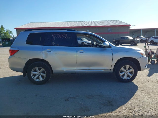 Toyota Highlander Base V6