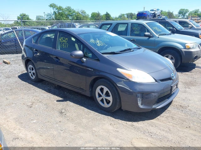 Salvage Toyota Prius Image