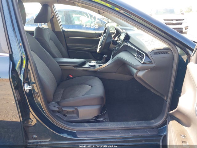 Toyota Camry Le Hybrid