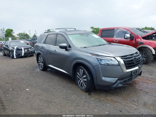Salvage Nissan Pathfinder Image