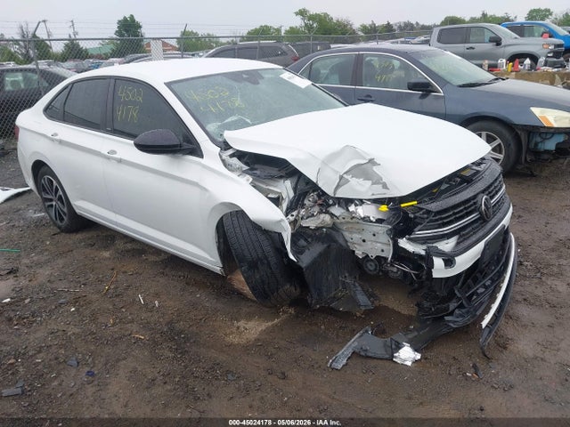 Salvage Volkswagen Jetta Image