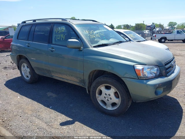 Salvage Toyota Highlander Image