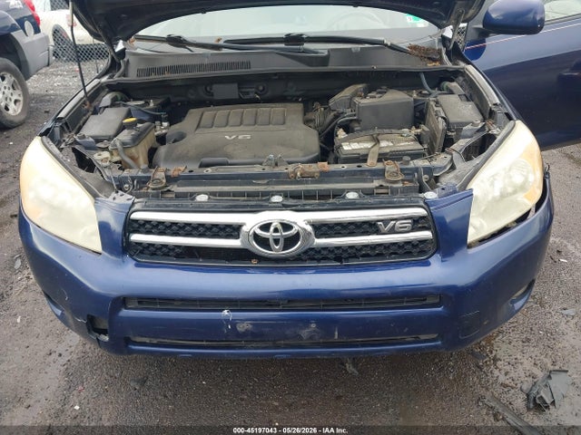 Toyota RAV4 Limited V6