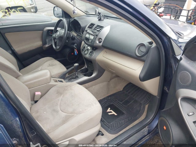Toyota RAV4 Limited V6