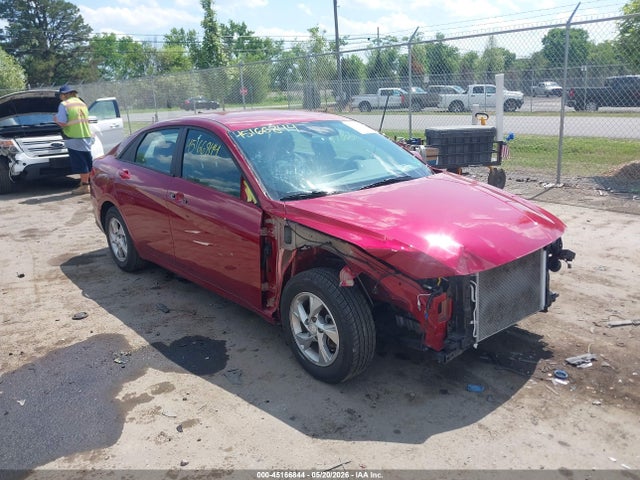 Salvage Hyundai ELANTRA Image