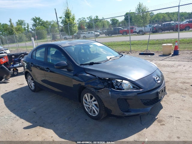 Salvage Mazda Mazda3 Image