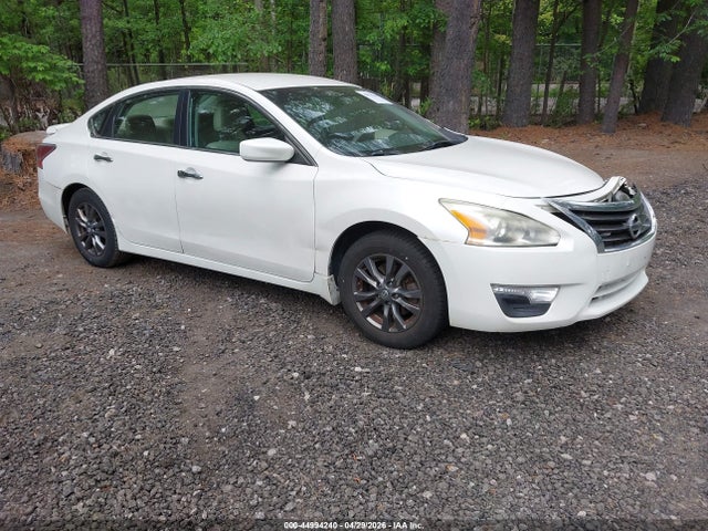 Salvage Nissan Altima Image