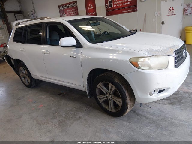 Salvage Toyota Highlander Image