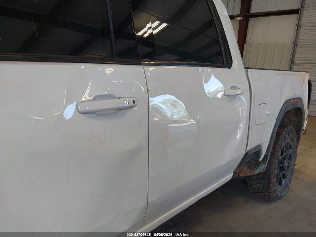 General Motors Sierra 2500HD 4wd  Standard Bed At4