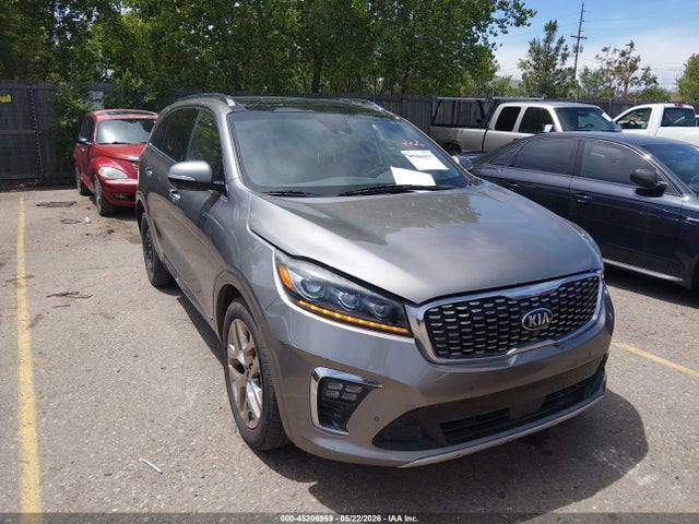 Salvage Kia Sorento Image