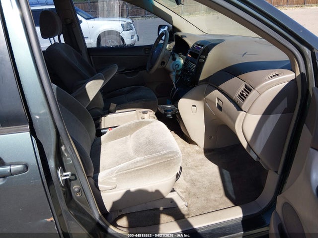 Toyota Sienna Ce