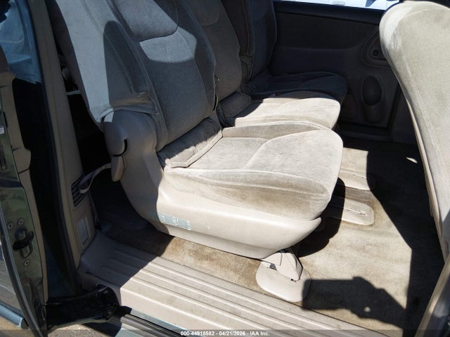 Toyota Sienna Ce