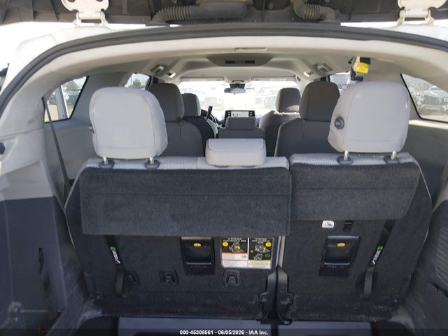 Toyota Sienna Le