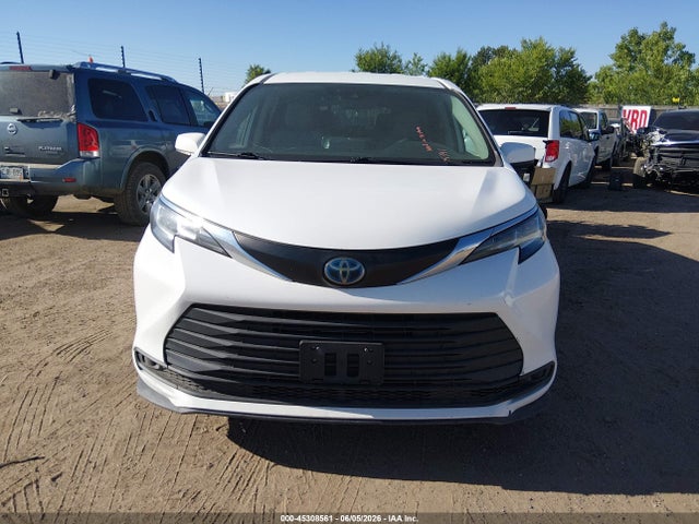 Toyota Sienna Le