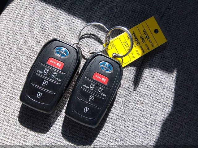 Toyota Sienna Le