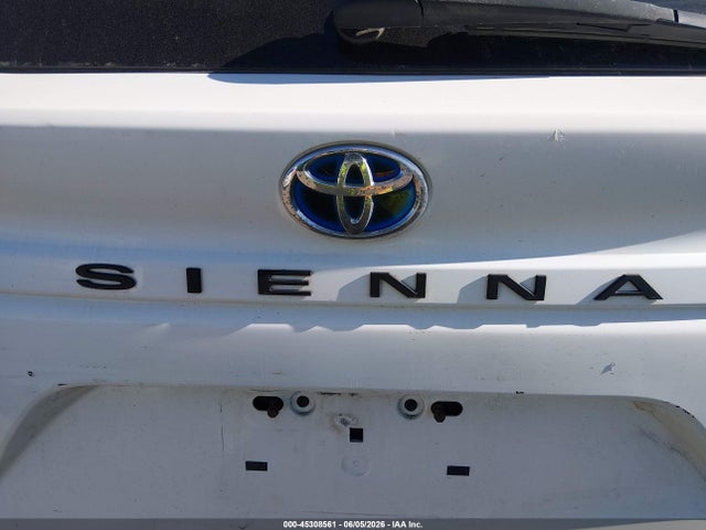 Toyota Sienna Le