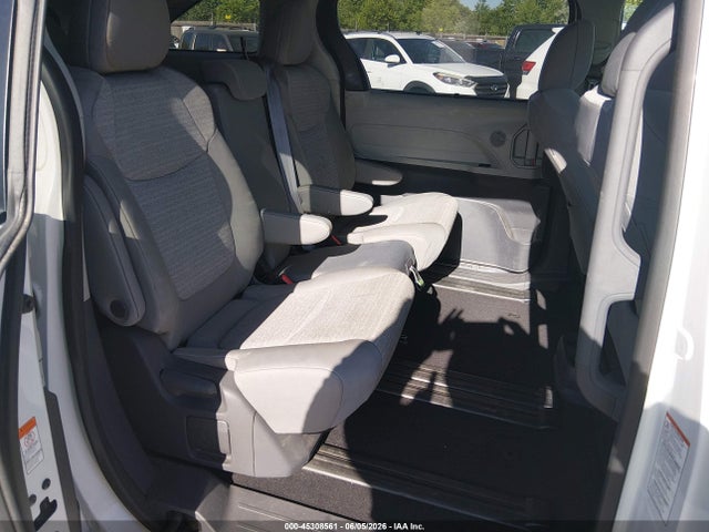 Toyota Sienna Le