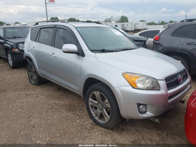 Salvage Toyota RAV4 Image