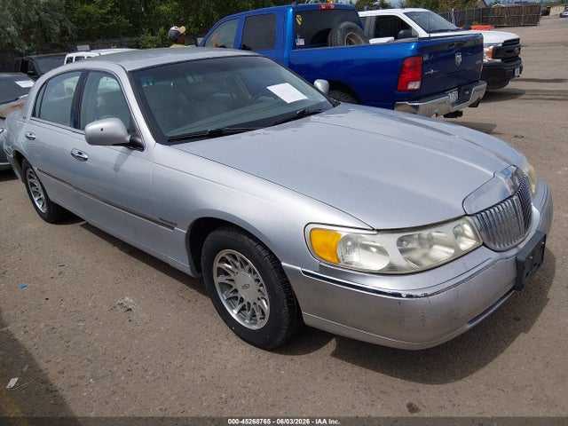 Salvage Lincoln Towncar Image