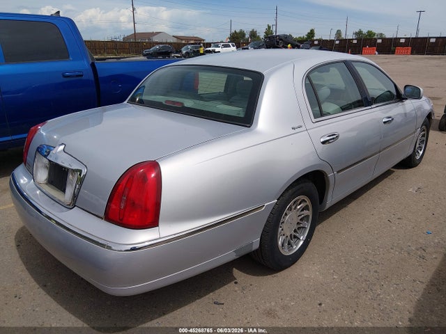 Lincoln Towncar Signature