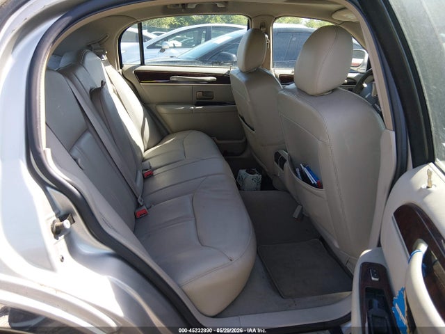 Lincoln Towncar Signature Limited
