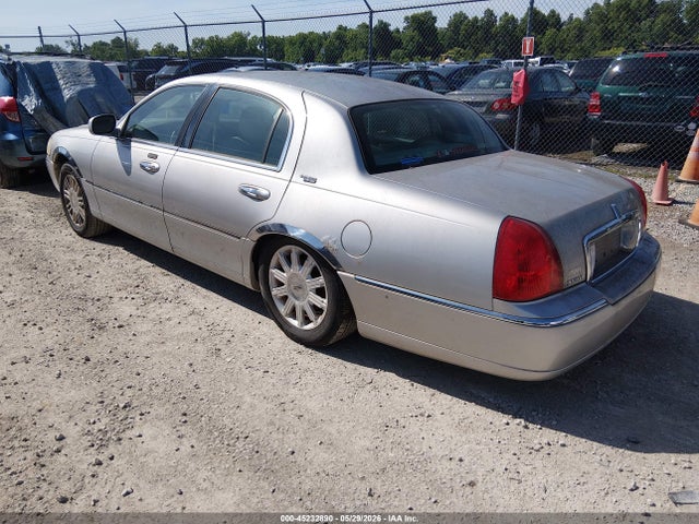Lincoln Towncar Signature Limited