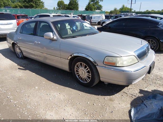 Salvage Lincoln Towncar Image