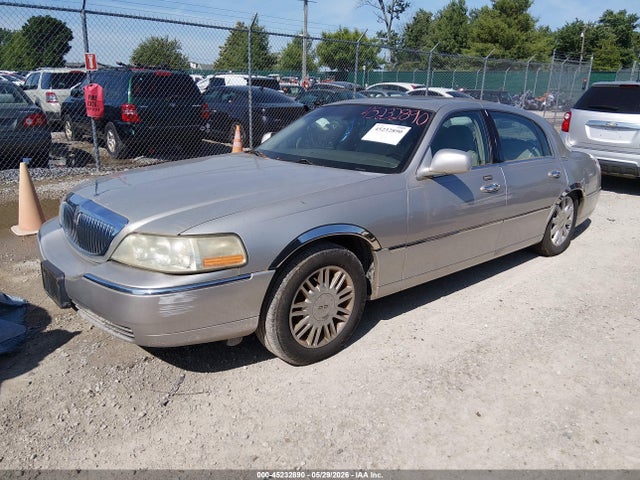 Lincoln Towncar Signature Limited