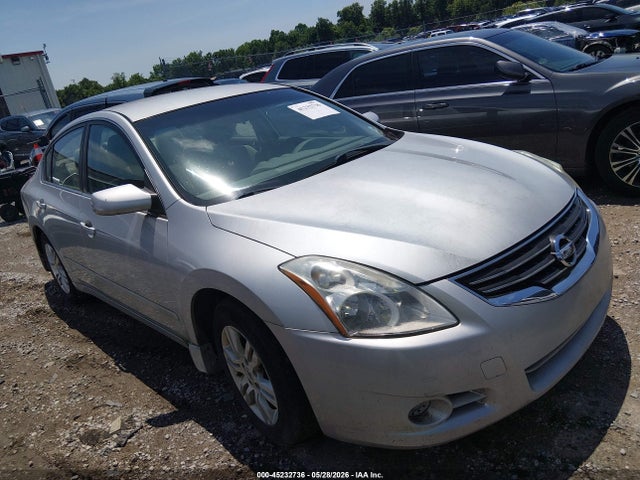 Salvage Nissan Altima Image