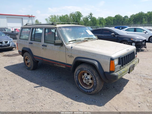 Salvage Jeep Cherokee Image