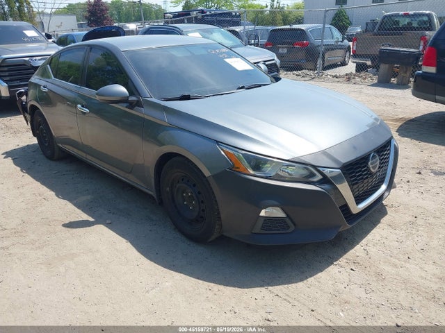 Salvage Nissan Altima Image