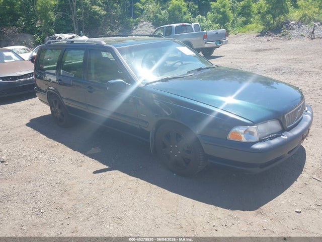 Salvage Volvo V70 Image