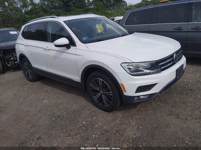 Salvage Volkswagen Tiguan Image