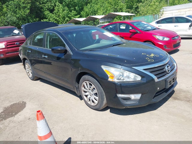 Salvage Nissan Altima Image