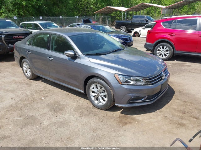 Salvage Volkswagen Passat Image