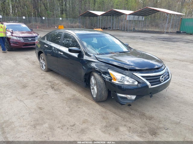 Salvage Nissan Altima Image