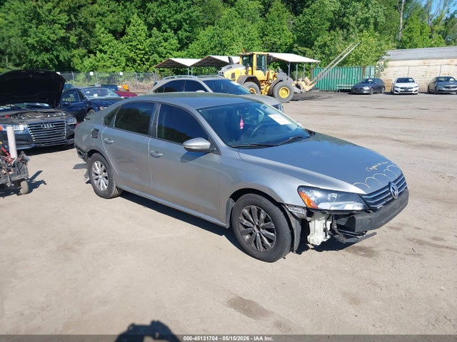 Salvage Volkswagen Passat Image