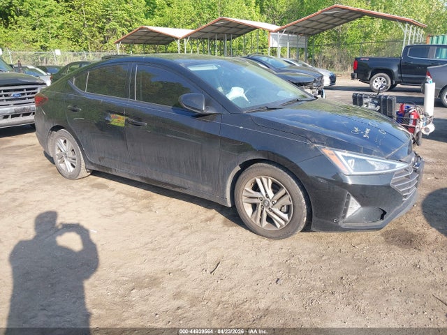 Salvage Hyundai ELANTRA Image