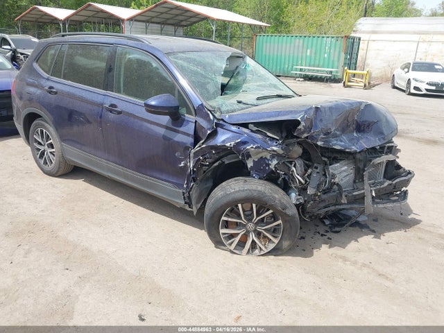 Salvage Volkswagen Tiguan Image