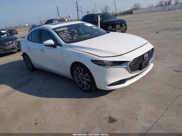Salvage Mazda Mazda3 Image
