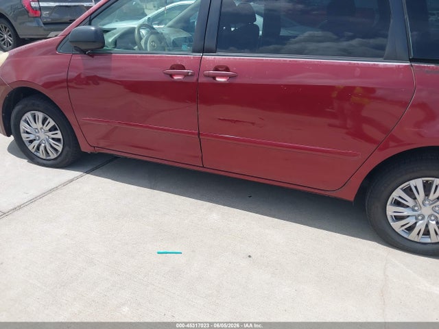 Toyota Sienna Le