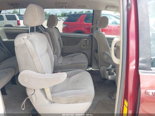 Toyota Sienna Le