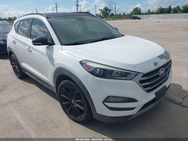 Salvage Hyundai TUCSON Image