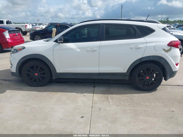 Hyundai TUCSON Night