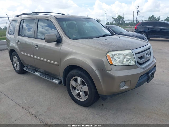 Salvage Honda Pilot Image