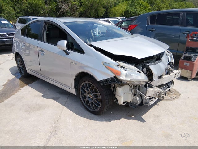Salvage Toyota Prius Image